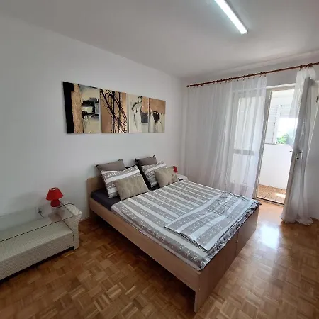 Two Bedroom Alma Apartment *